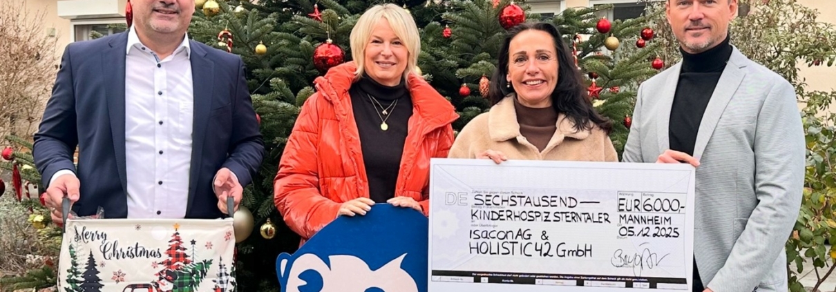 Übergabe des Spendenscheck